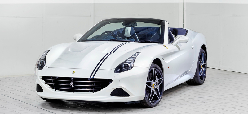 Szokatlan, de mutatós a hófehér Ferrari California T