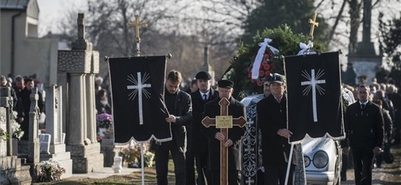 Eltemették Stadler Józsefet, Lagzi Lajcsi trombitaszóval búcsúztatta – videó