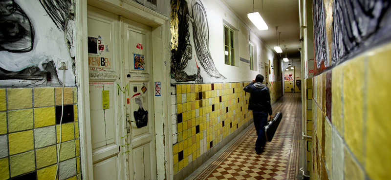 Videó: a Tűzraktér nem fog kiköltözni