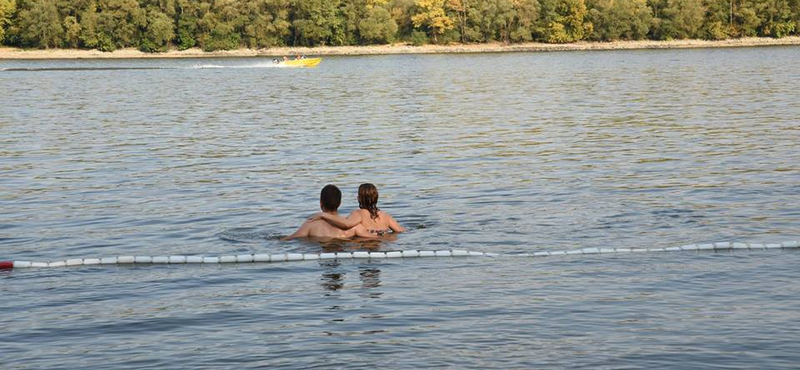 Kinyitott a római-parti strand, ismét lehet a Dunában fürödni Budapesten