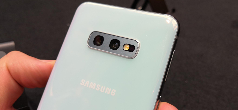 Nagy meglepetésre készülhet a Samsung, fontos újdonság jöhet a legolcsóbb Galaxy S11-be