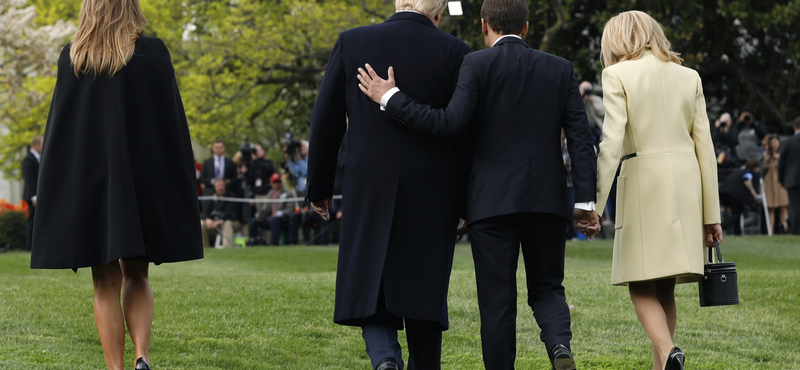 Megint jól megszorongatta egymás kezét Trump és Macron - videó