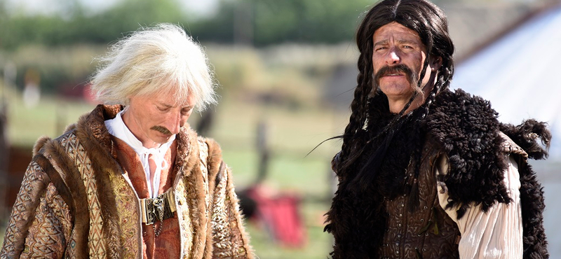 Részeg hírességek mesélik el a magyar történelmet a Comedy Central új műsorában