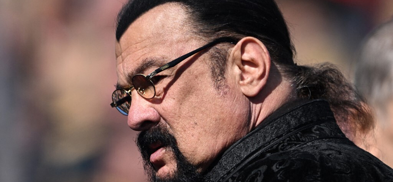 Steven Seagal és Oliver Stone is Putyinnal együtt parádézott a Vörös téren – fotók
