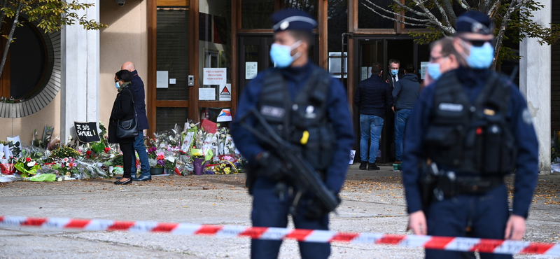 Őrizetbe vették a lefejezett francia tanár iskolájának négy diákját is