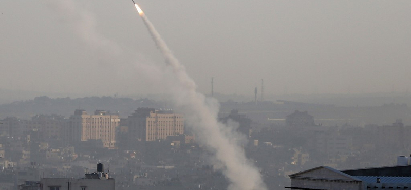 Izrael légi csapásokat mért a Hamász létesítményeire a Gázai övezetben