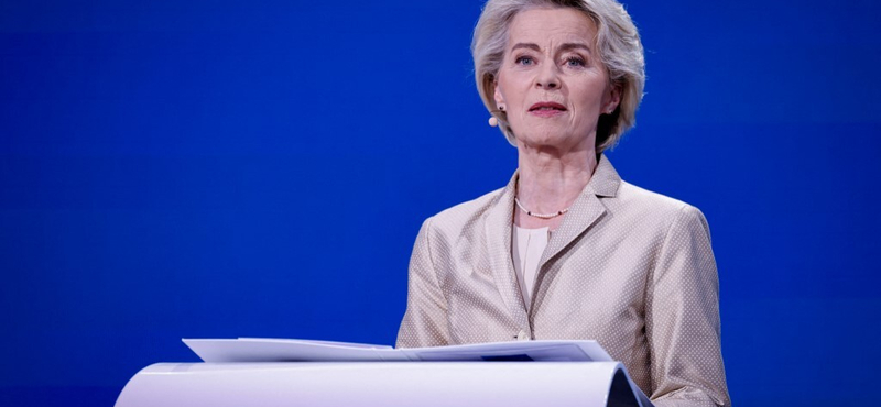 Rosszul lett egy utas a repülőn, Ursula von der Leyen látta el