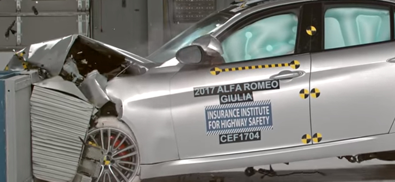 Friss töréstesztek: az Alfa Romeo ugyanolyan biztonságos, mint a Mercedes – videó