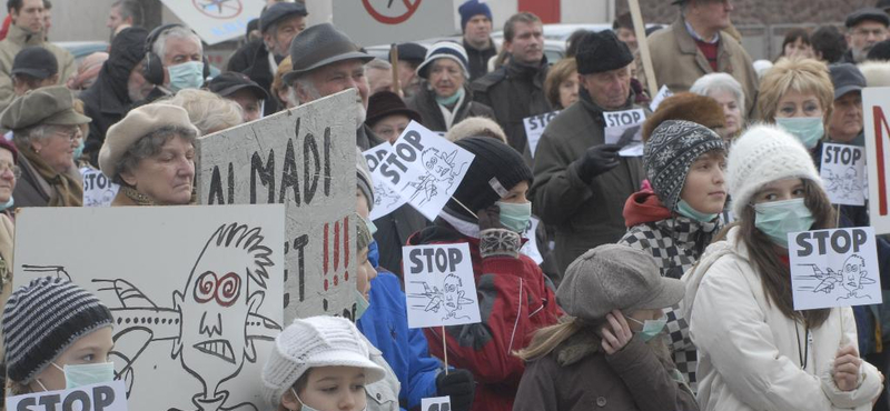 Megfúrják Balatonalmádi épülő repterét? Tiltakozók mentenék a légteret