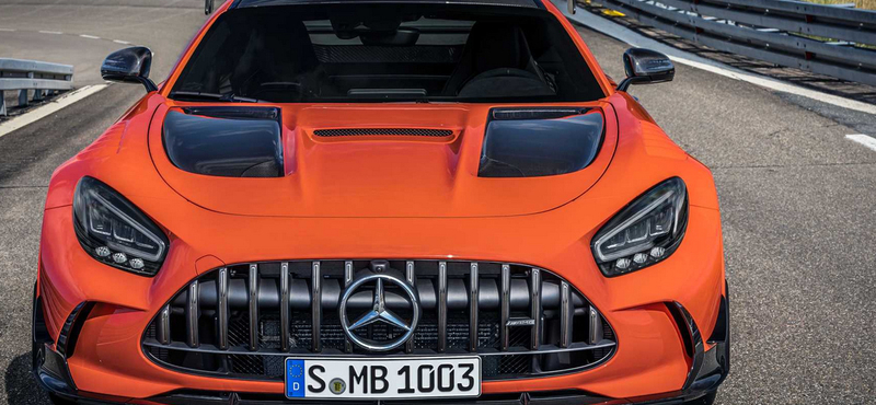 Extrák nélkül is 116 millió forint a legújabb Mercedes-AMG GT ára