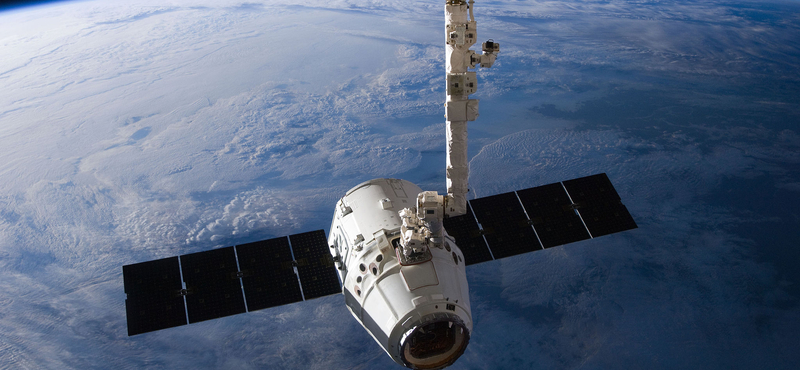 Összekapcsolódott a SpaceX Dragon teherűrhajó az ISS-szel