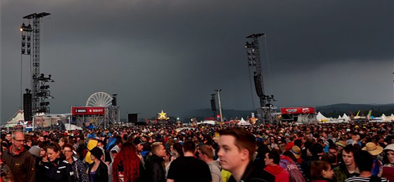 Ítéletidő: villám csapott a fesztiválozókba, félbeszakadt a tízezres Rock am Ring fesztivál