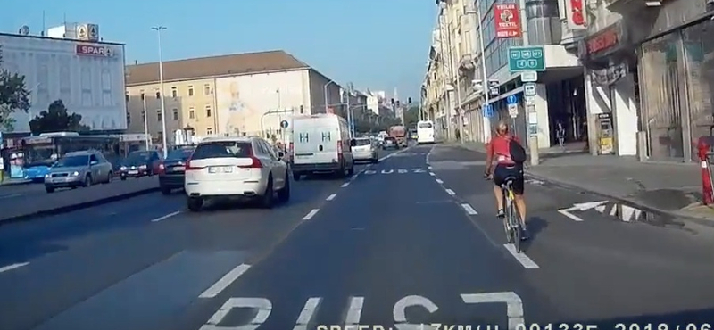 Olyan jelenetet rögzített a budapesti buszos kamerája, amiből minden közlekedő tanulhatna – videó