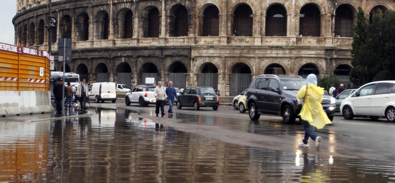 Fotó: vízben áll a Colosseum