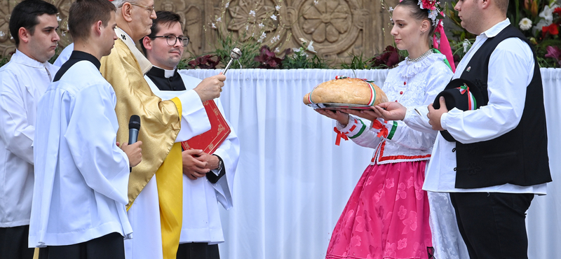 Áder, Orbán és Semjén is ott volt a Bazilikánál az ünnepi misén