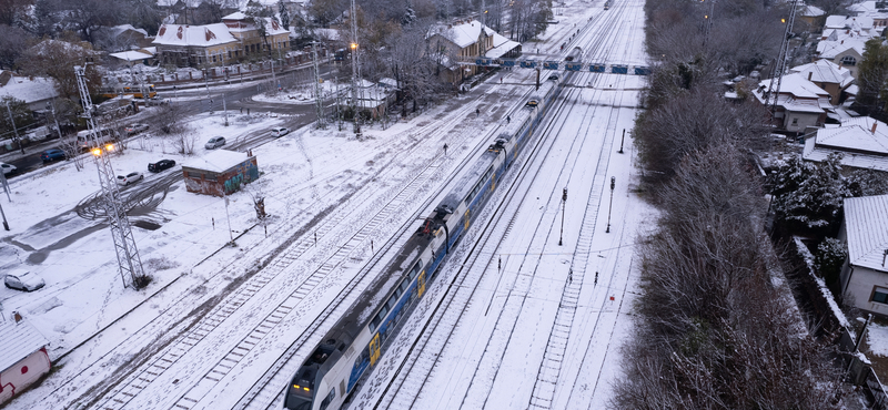 Egyetlen havazás lerontotta a MÁV egy hónapos késési statisztikáját