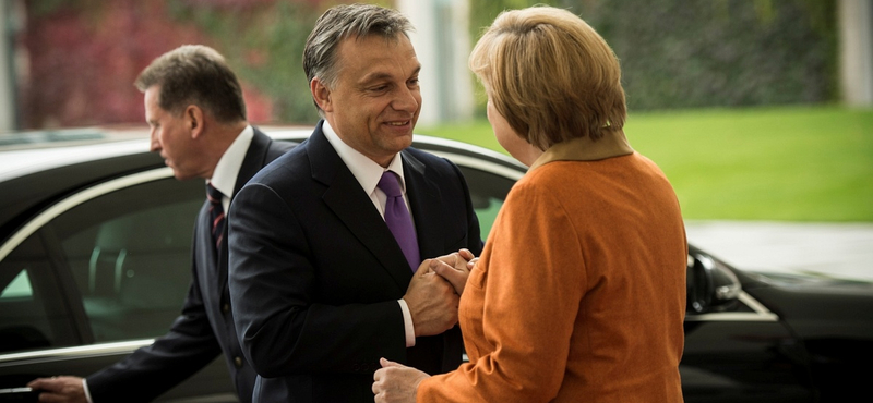 "Okkal tart távolságot Orbántól Merkel" - német lapok a berlini látogatásról