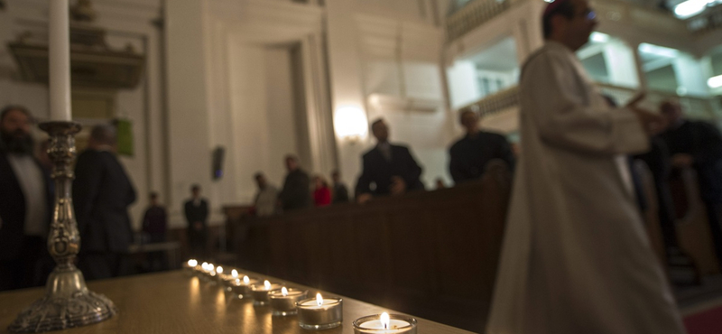 Szerzeteseket sebesítettek meg rablók egy bécsi templomban