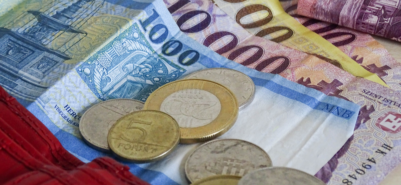 Magyarországon csökkent a legnagyobbat a fizetések vásárlóereje a régióban
