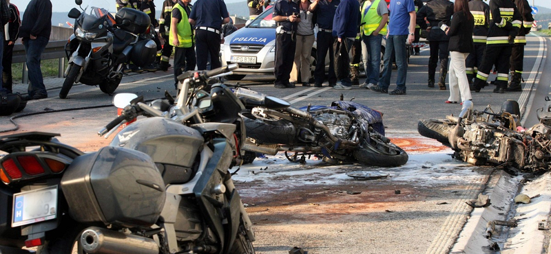 Halálra gázoltak egy magyar motoros házaspárt Lengyelországban