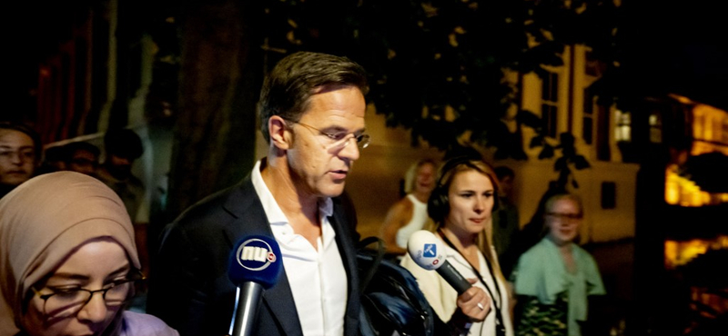 Péntek este lemondott Mark Rutte