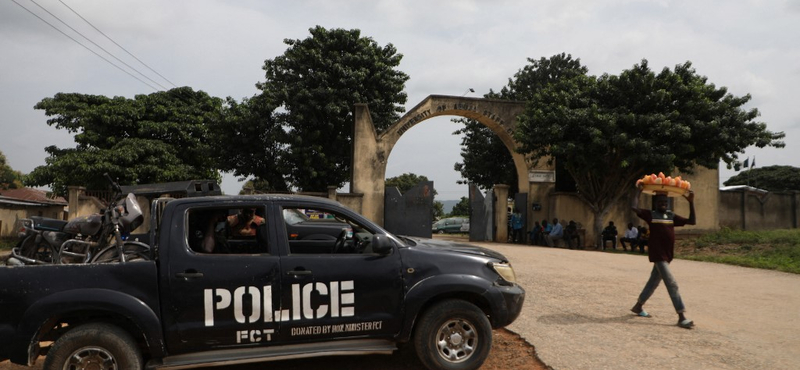 Élő pajzsnak használják Nigériában túszejtők egy vonat elhurcolt utasait