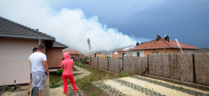 Villám csapott egy házba Pécelen