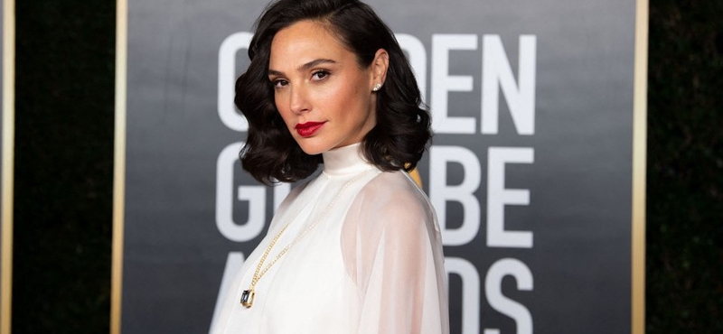 Intim fotóval jelentette be a Wonder Womant játszó Gal Gadot, hogy megszületett a negyedik kislánya