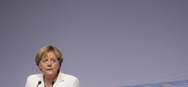 Merkel: még van szakadék Németország két része között