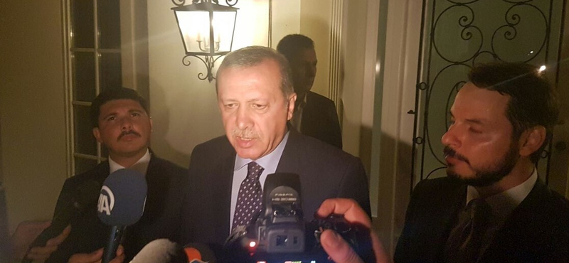 Erdogan újabb puccsról beszélt, és belengette a török alkotmány módosítását