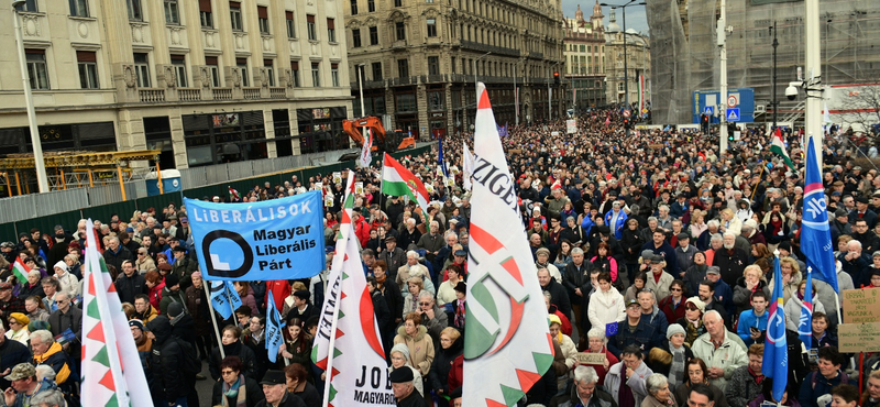 A Múzeumkerttől a Kunigundáig - így ülte meg a politika március 15-öt (galéria)