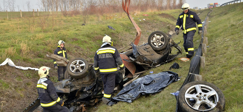 Meghalt a ripityára tört autó sofőrje - fotó