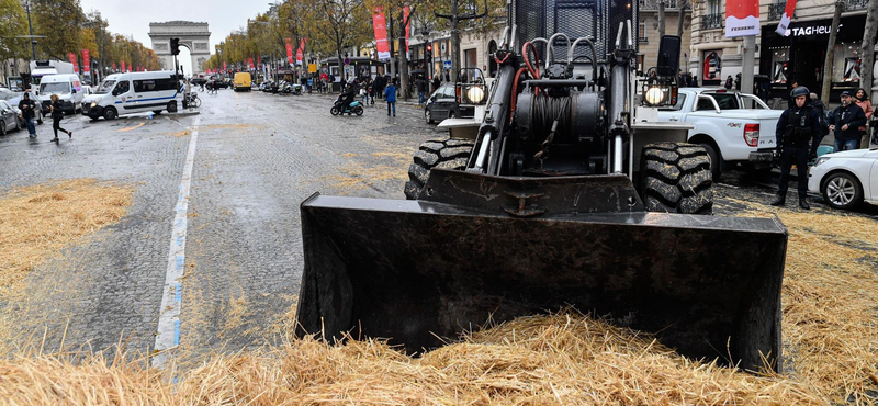 Több száz traktor torlaszolta el Párizsban az utakat