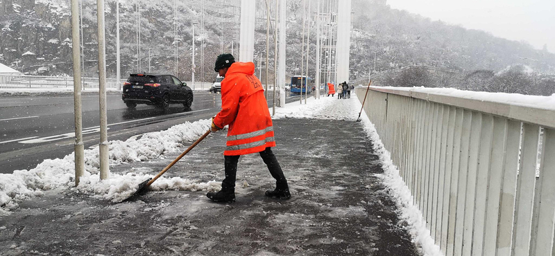 Kinek a feladata eltakarítani a havat?