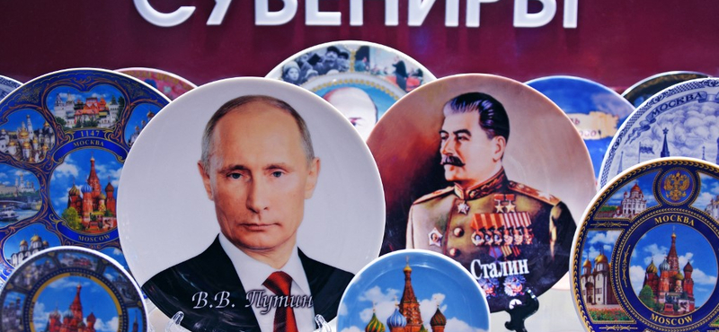 Hazafias-sztálinista nevelés Oroszországban: Új tankönyvben hergelik a diákokat a NATO ellen, és beleírták a toborzóiroda címét is