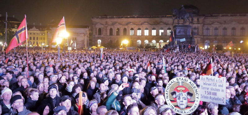 Hatalmas Pegida-tüntetést tartanak Drezdában, Orbánt is idézik - fotók