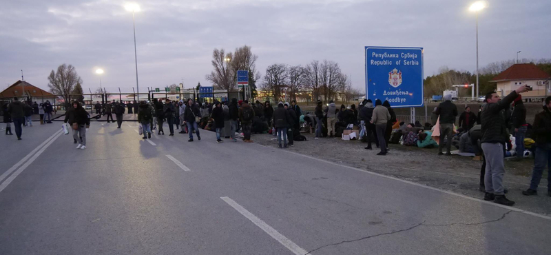 A szerb védelmi miniszter szerint szégyenletes, hogy álhíreket gyártanak a határnyitásról