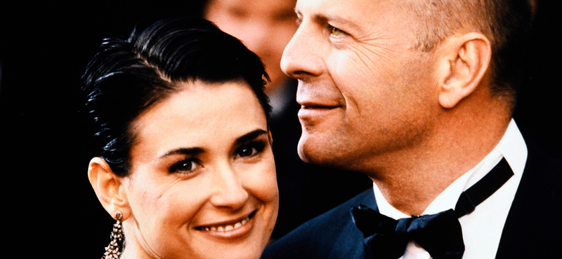 Családi fotón parádézik Bruce Willis és Demi Moore