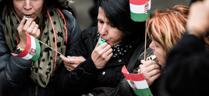 Juhászék már készítik a sípot Orbán évértékelőjére