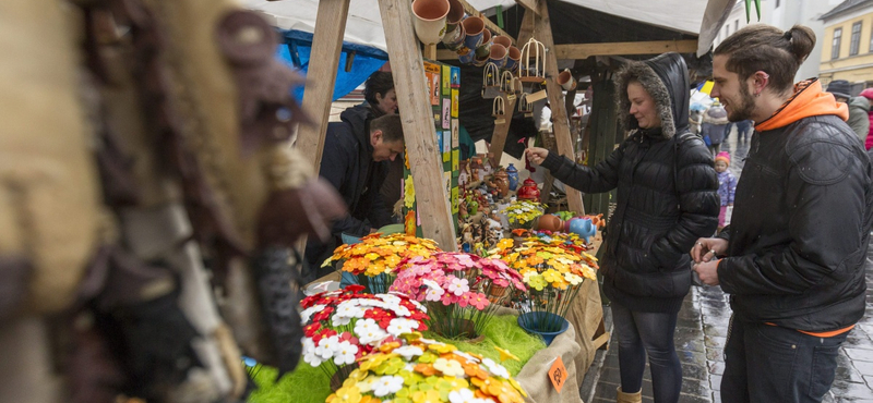 Vármizéria: ezután csak nyolc turistabuszt engednek fel egyszerre