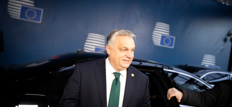 És akkor Orbán Viktor már rutinosan találta meg a brüsszeli kávégépet