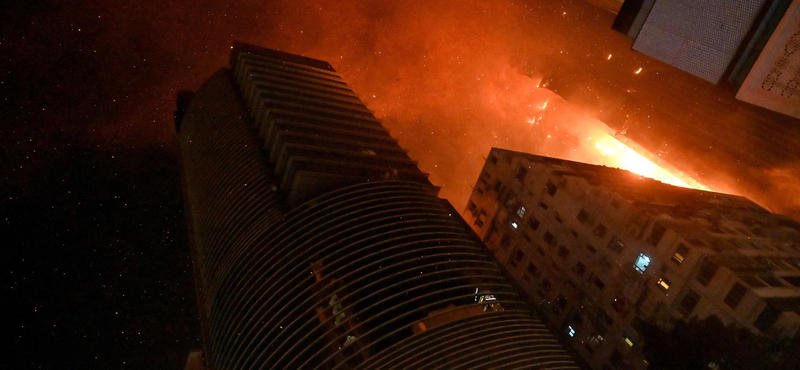 Hatalmas lángokkal ég Hongkongban egy felhőkarcoló + videó