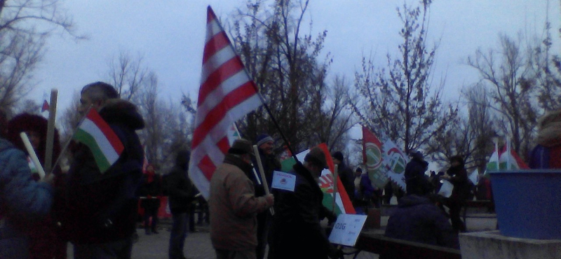 Fáklyás vonulással tiltakoznak Kecskeméten a túlóratörvény ellen