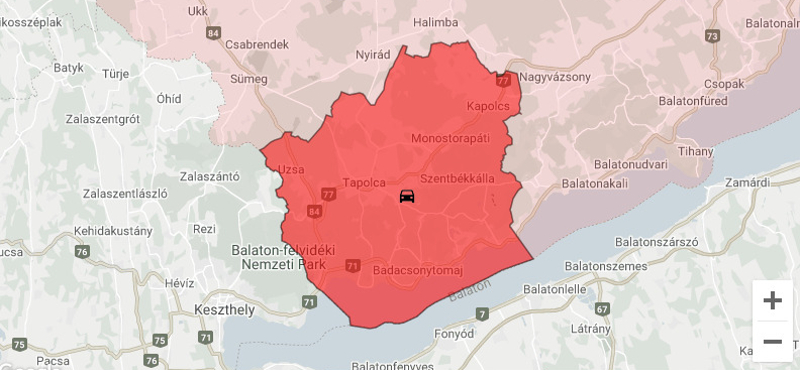 Frontális karambol volt Veszprém megyében, tűzoltók mentik a roncsokba szorultakat