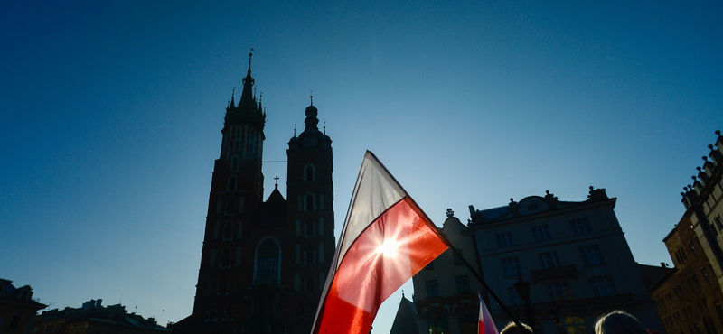 Jön a lengyeleknél márciustól a vasárnapi boltzár light