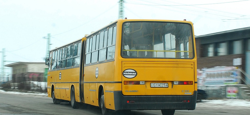 Blöfföl a kormány a Volán-jegyek pótdíjazásával