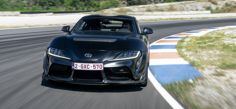 70 millió forintos elérhetetlen álom: versenypályáztunk a Toyota Supra búcsúzó verzióival