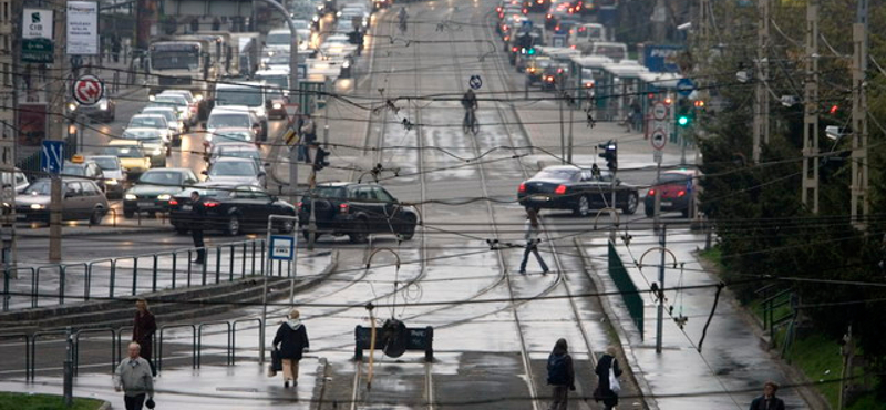 Aláírást gyűjt az MSZP a Moszkva tér átnevezése ellen