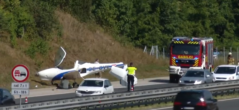 Videó: az autópályára szállt le egy kisrepülőgép Szlovéniában