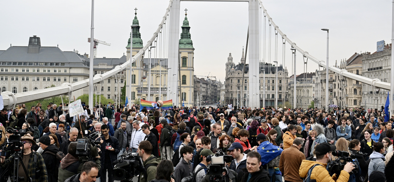 Ez lesz kedden az Erzsébet hídon: Hadházy Ákos és Vészabó Noémi exférje is provokátorokat emleget